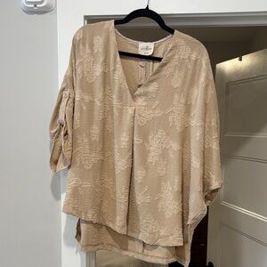 Umgee Women's Beige Floral Blouse
